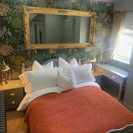 Bed & Breakfast Shelbourne House
