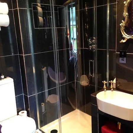 Shelbourne House 4*