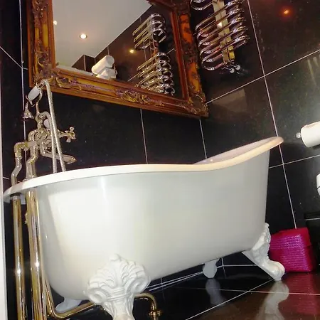 Shelbourne House Bed & Breakfast 4*
