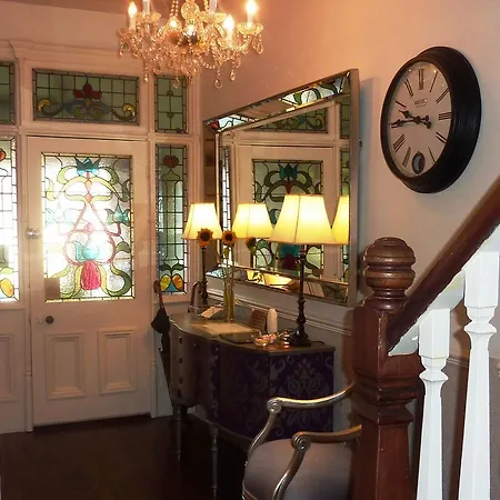 Bed & Breakfast Shelbourne House