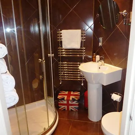 Shelbourne House 4*