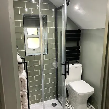 Shelbourne House 4* Harrogate