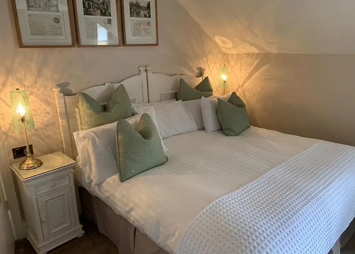 Shelbourne House Bed & Breakfast