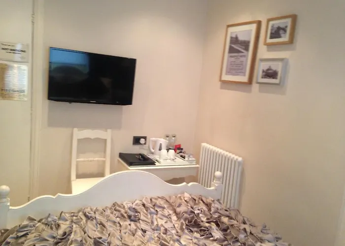 Shelbourne House Bed & Breakfast